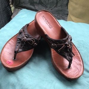 Beautiful Sperry top-sliders sandals